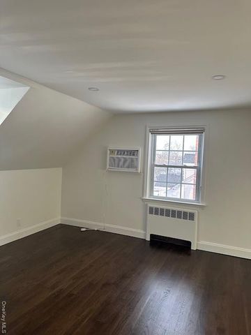 106 Bregman Avenue 2nd, New Hyde Park, NY 11040