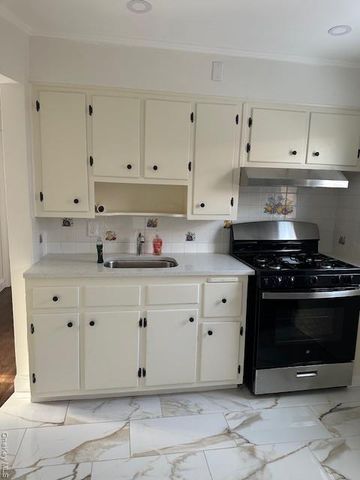 106 Bregman Avenue 2nd, New Hyde Park, NY 11040