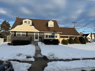 106 Bregman Avenue 2nd, New Hyde Park, NY 11040