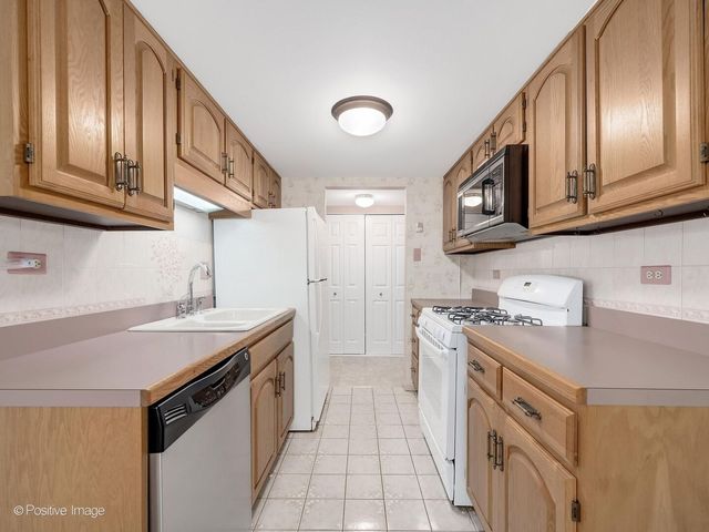 500 Redondo Road 109, Downers Grove, IL 60516