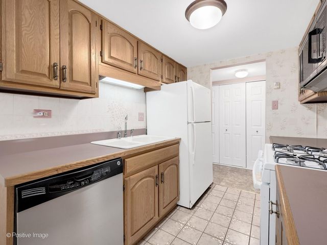 500 Redondo Road 109, Downers Grove, IL 60516