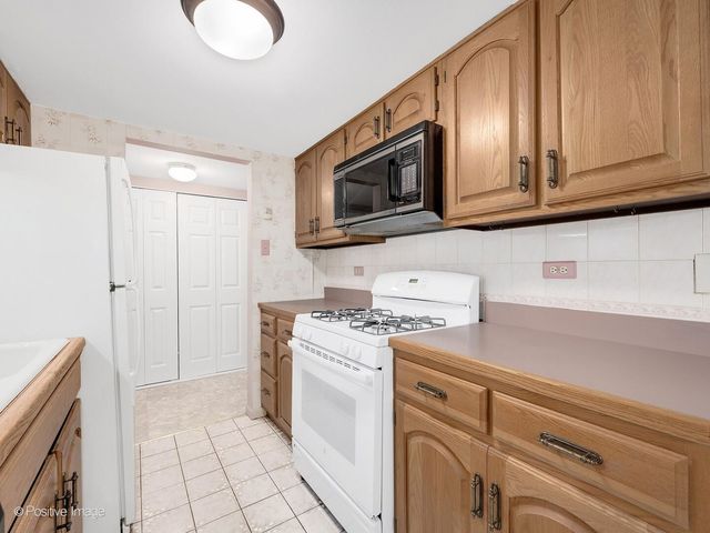 500 Redondo Road 109, Downers Grove, IL 60516