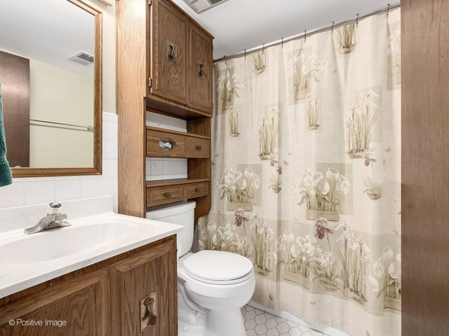 500 Redondo Road 109, Downers Grove, IL 60516