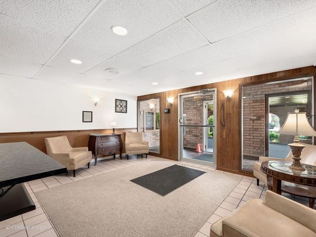 500 Redondo Road 109, Downers Grove, IL 60516