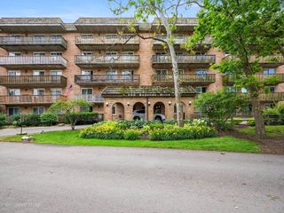 500 Redondo Road 109, Downers Grove, IL 60516