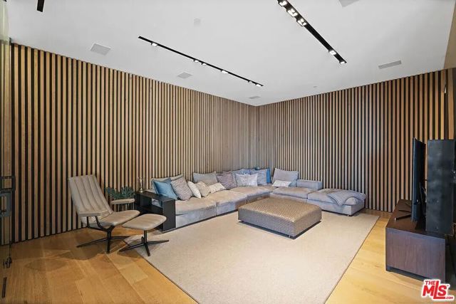 8790 Appian Way, Los Angeles, CA 90046