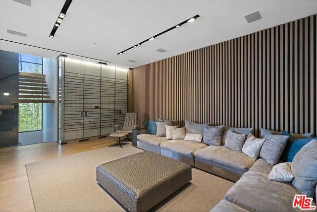 8790 Appian Way, Los Angeles, CA 90046