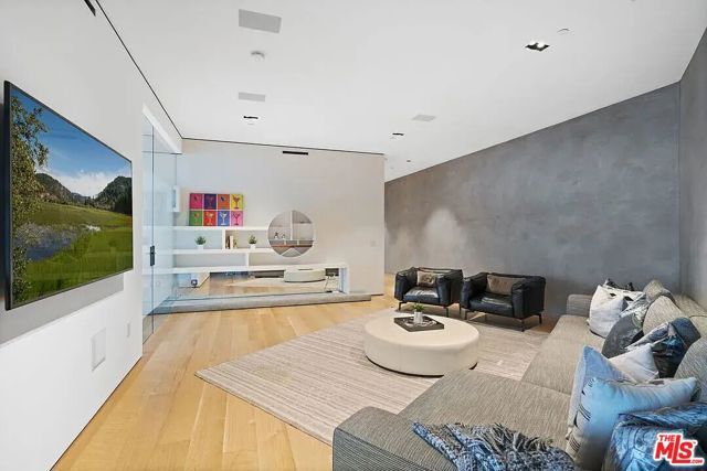 8790 Appian Way, Los Angeles, CA 90046