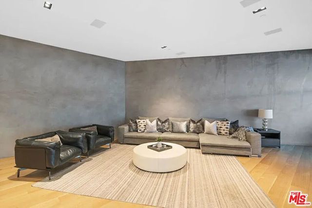 8790 Appian Way, Los Angeles, CA 90046