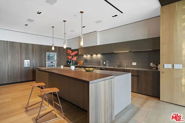 8790 Appian Way, Los Angeles, CA 90046