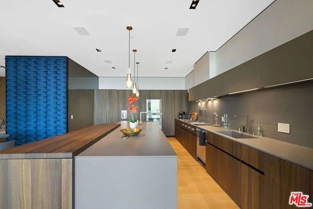 8790 Appian Way, Los Angeles, CA 90046