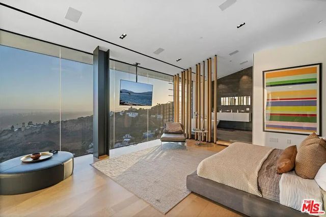 8790 Appian Way, Los Angeles, CA 90046