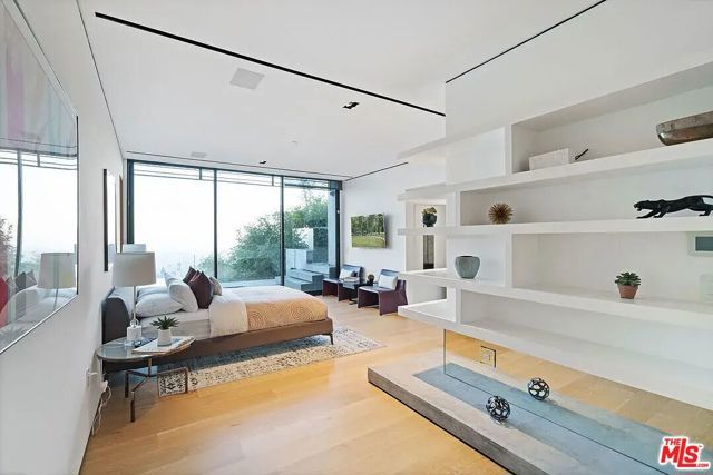 8790 Appian Way, Los Angeles, CA 90046