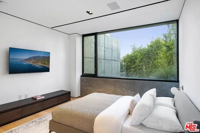 8790 Appian Way, Los Angeles, CA 90046