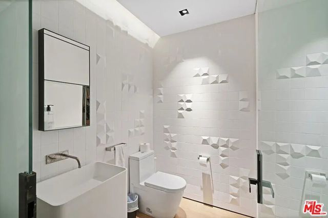 8790 Appian Way, Los Angeles, CA 90046