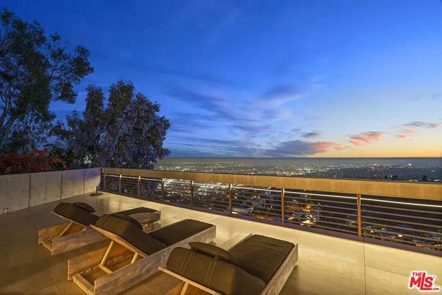 8790 Appian Way, Los Angeles, CA 90046