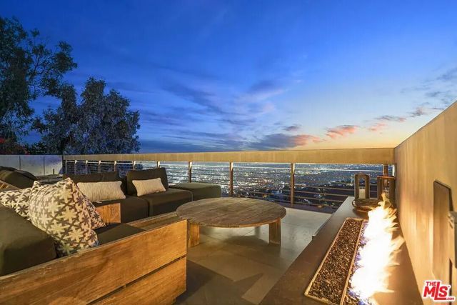 8790 Appian Way, Los Angeles, CA 90046