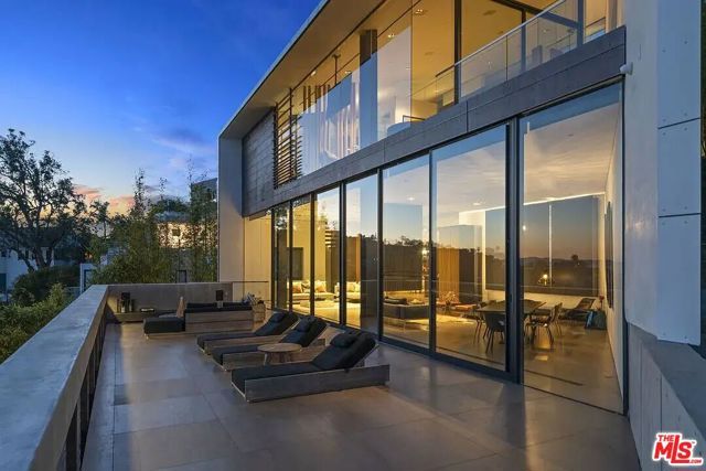 8790 Appian Way, Los Angeles, CA 90046