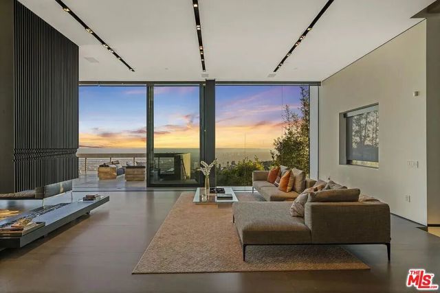 8790 Appian Way, Los Angeles, CA 90046