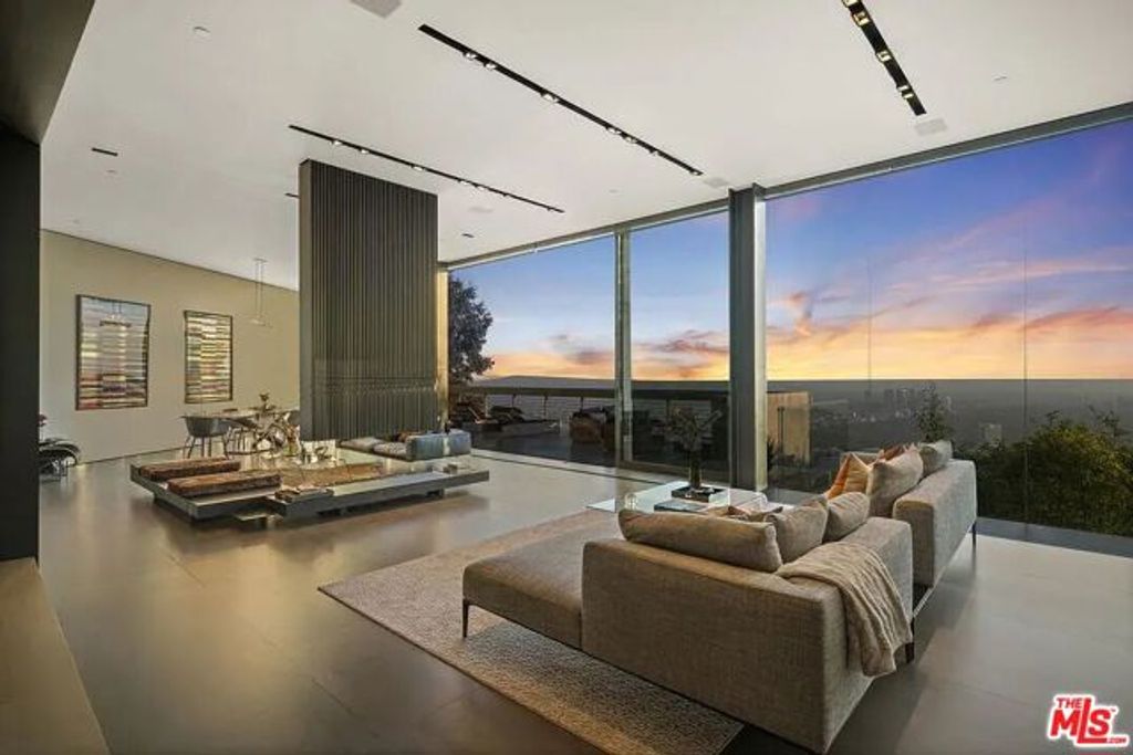 8790 Appian Way, Los Angeles, CA 90046