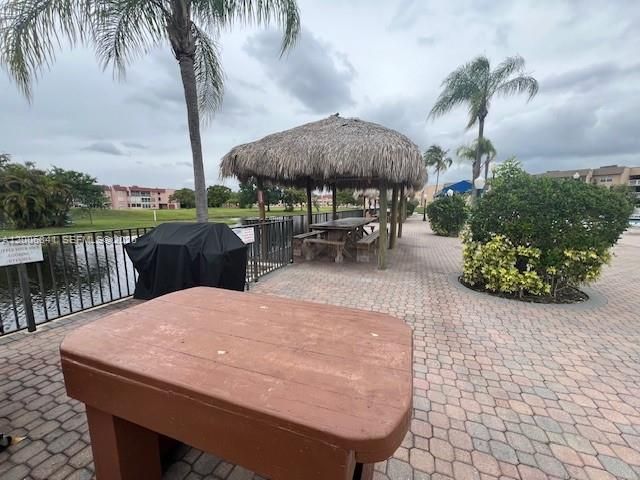 9801 Sunrise Lakes Blvd 208, Sunrise, FL 33322