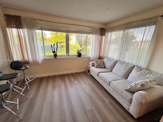 9801 Sunrise Lakes Blvd 208, Sunrise, FL 33322