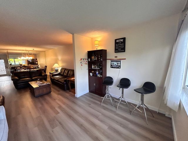 9801 Sunrise Lakes Blvd 208, Sunrise, FL 33322