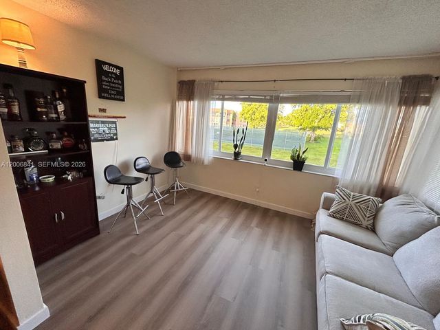 9801 Sunrise Lakes Blvd 208, Sunrise, FL 33322