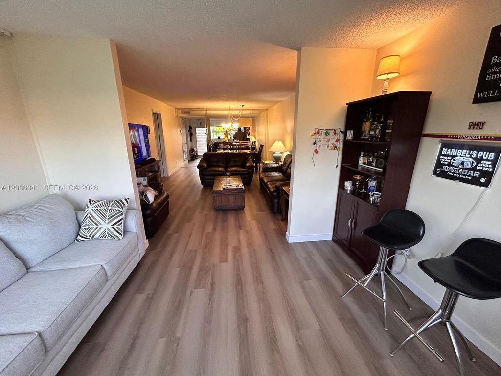 9801 Sunrise Lakes Blvd 208, Sunrise, FL 33322