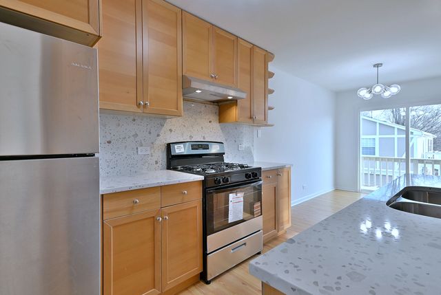 424 Muirwood Court, Vernon Hills, IL 60061