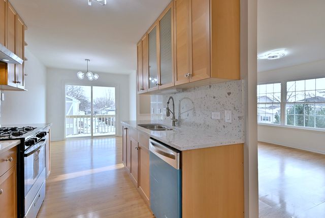 424 Muirwood Court, Vernon Hills, IL 60061