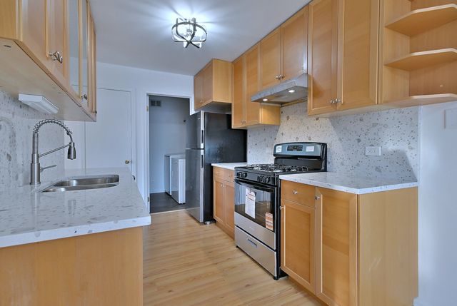 424 Muirwood Court, Vernon Hills, IL 60061