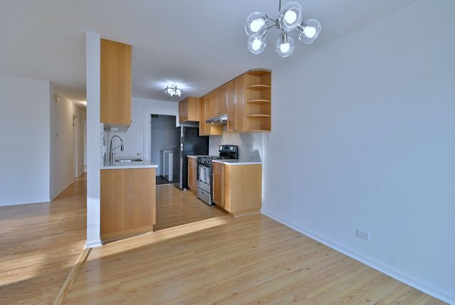 424 Muirwood Court, Vernon Hills, IL 60061