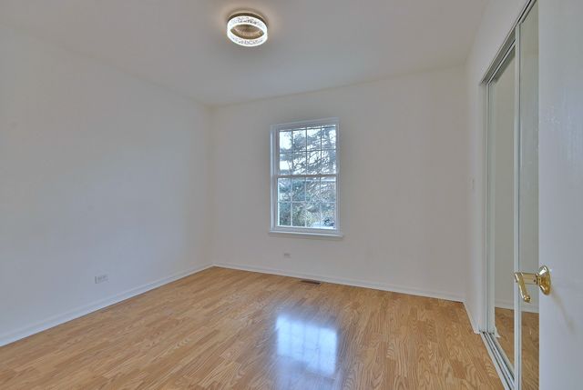 424 Muirwood Court, Vernon Hills, IL 60061