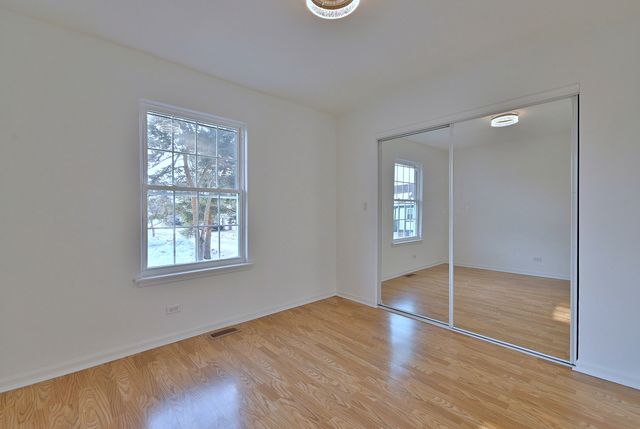 424 Muirwood Court, Vernon Hills, IL 60061