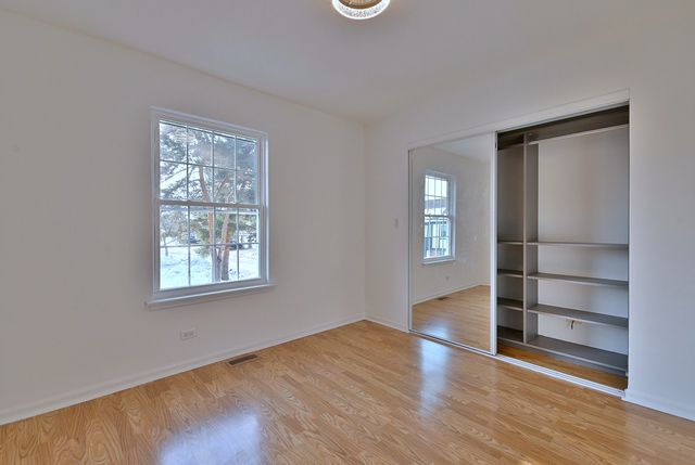 424 Muirwood Court, Vernon Hills, IL 60061