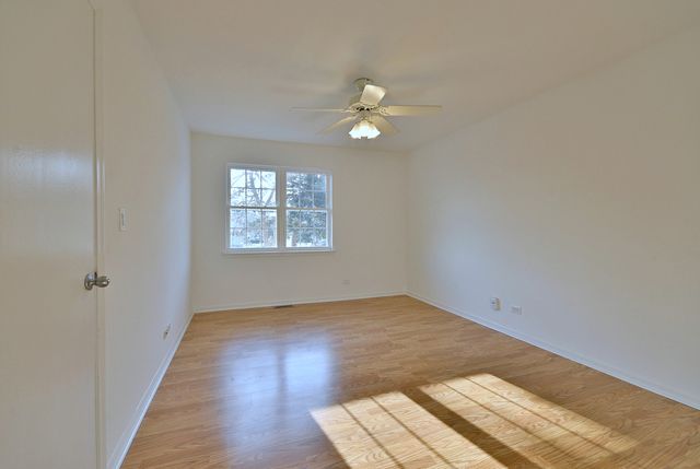 424 Muirwood Court, Vernon Hills, IL 60061