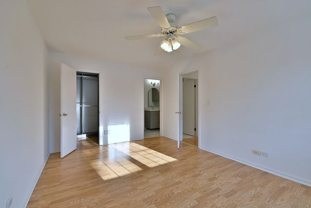 424 Muirwood Court, Vernon Hills, IL 60061