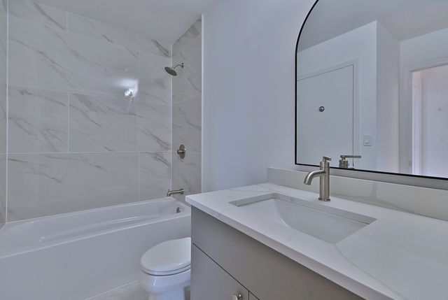 424 Muirwood Court, Vernon Hills, IL 60061