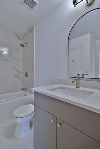 424 Muirwood Court, Vernon Hills, IL 60061