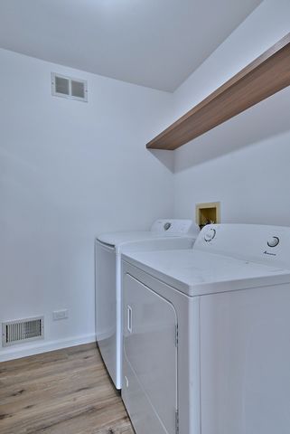 424 Muirwood Court, Vernon Hills, IL 60061