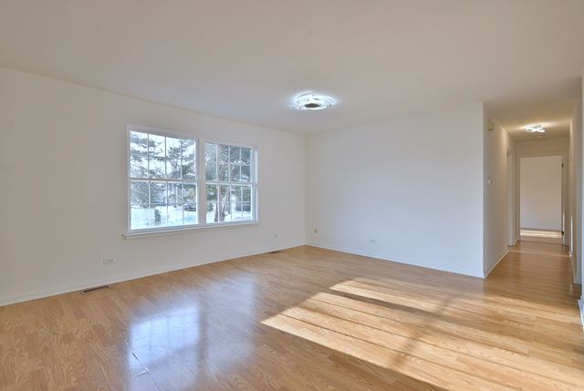 424 Muirwood Court, Vernon Hills, IL 60061