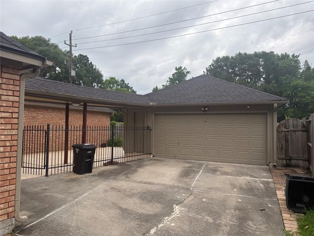 3210 Rushing Brook Drive, Kingwood, TX 77345