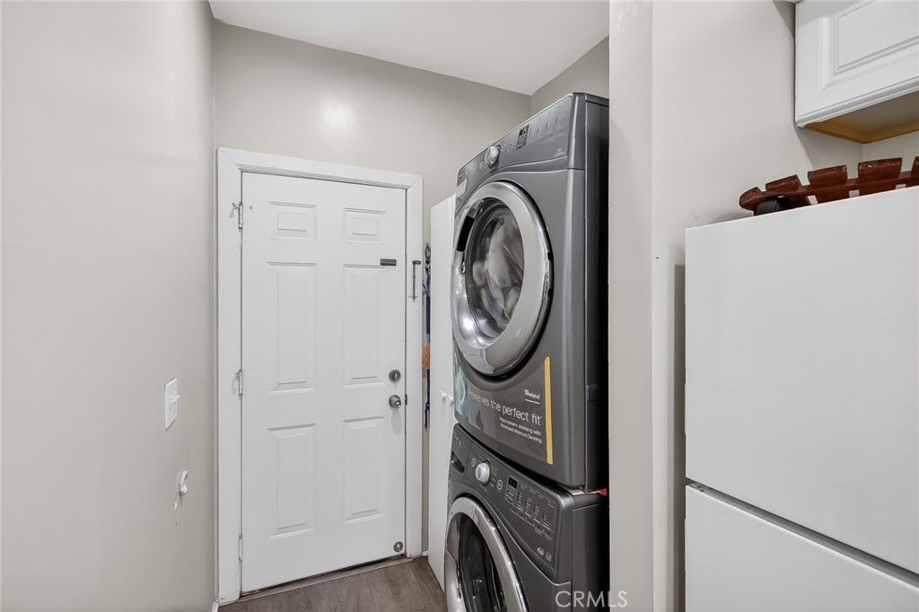 Image 21 of property listing at 512 N Serrano, Los Angeles, CA 90004