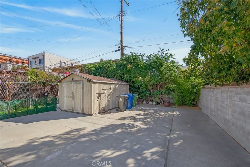 Image 22 of property listing at 512 N Serrano, Los Angeles, CA 90004