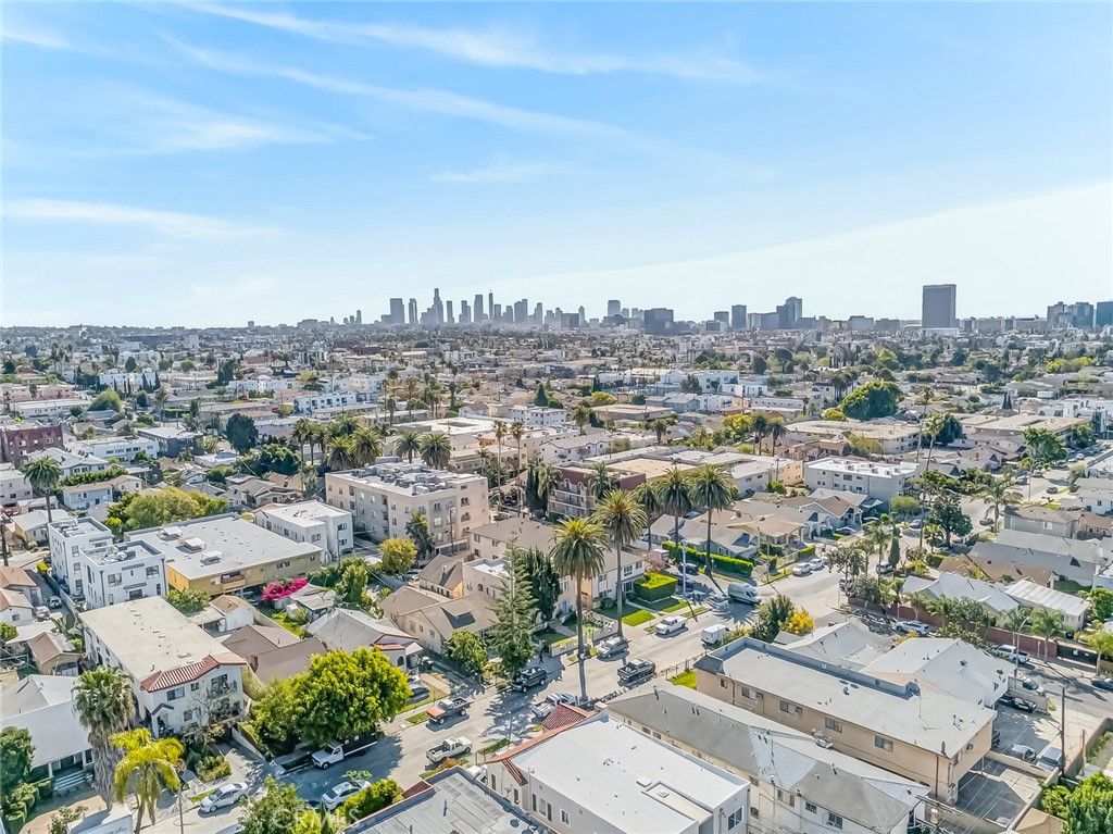 Image 29 of property listing at 512 N Serrano, Los Angeles, CA 90004