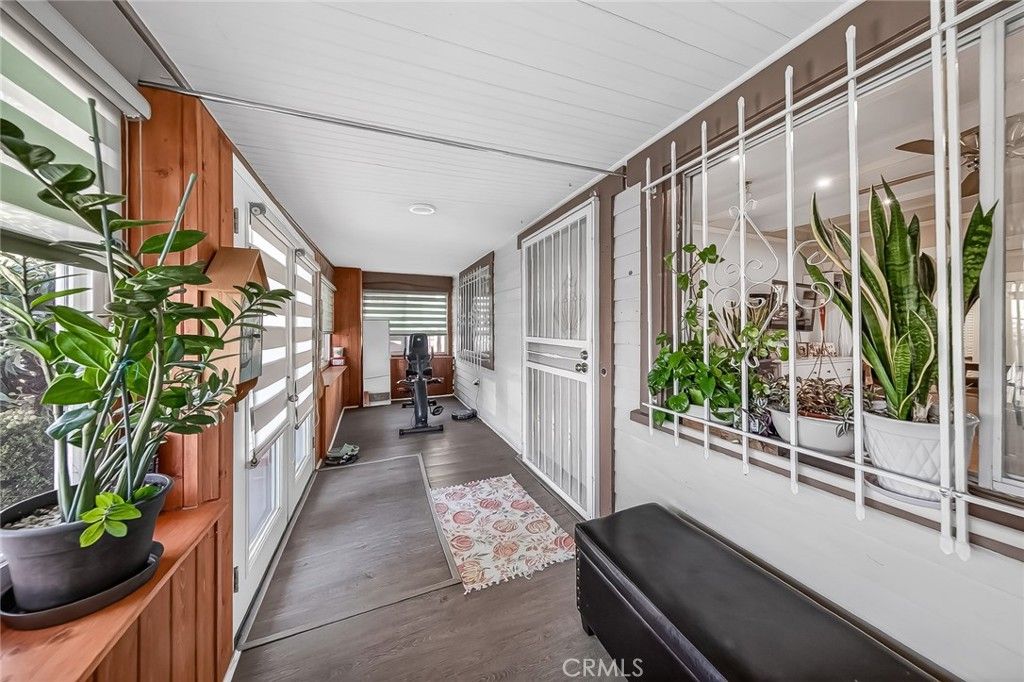 Image 8 of property listing at 512 N Serrano, Los Angeles, CA 90004