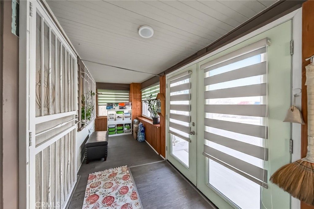 Image 9 of property listing at 512 N Serrano, Los Angeles, CA 90004