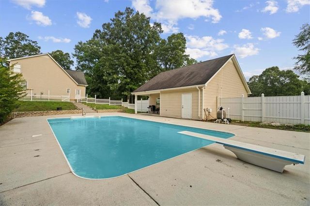 161 Hunters Trail SE, Calhoun, GA 30701
