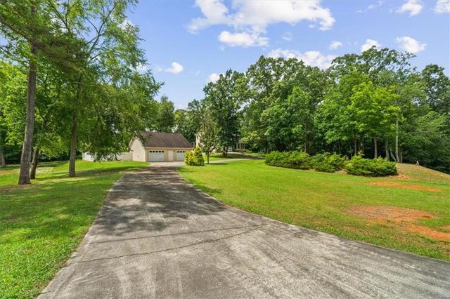 161 Hunters Trail SE, Calhoun, GA 30701